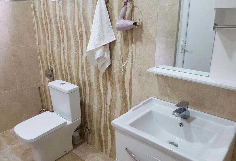 اتاق اکونومی, Villalia