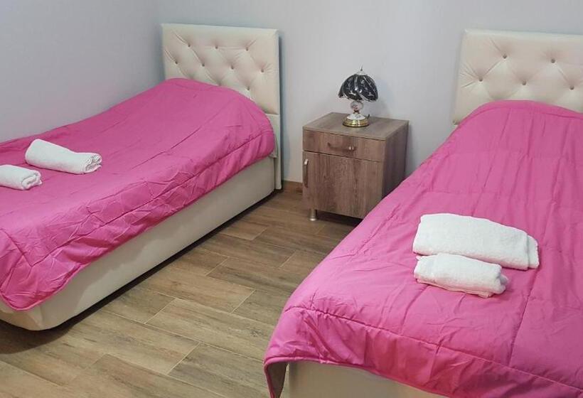 اتاق اکونومی, Villalia