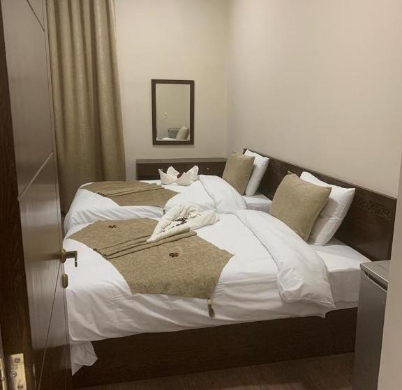 سوییت خانوادگی, Miramar Talaat Harb Square