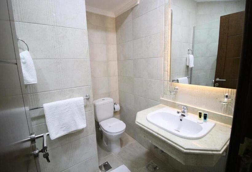 سوییت خانوادگی, Miramar Talaat Harb Square