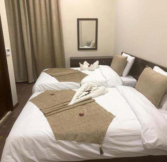 اتاق لوکس, Miramar Talaat Harb Square