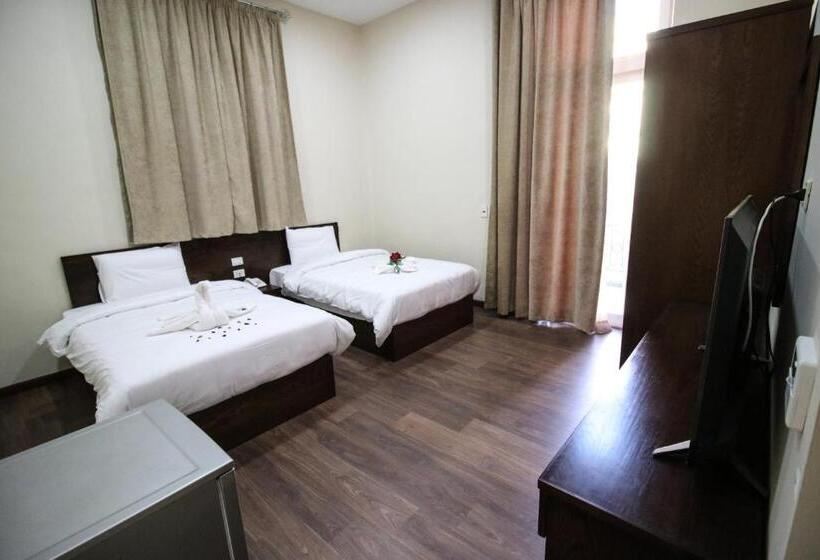 اتاق استاندارد سه تخته با بالکن, Miramar Talaat Harb Square