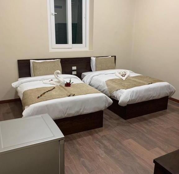 اتاق لوکس با بالکن, Miramar Talaat Harb Square