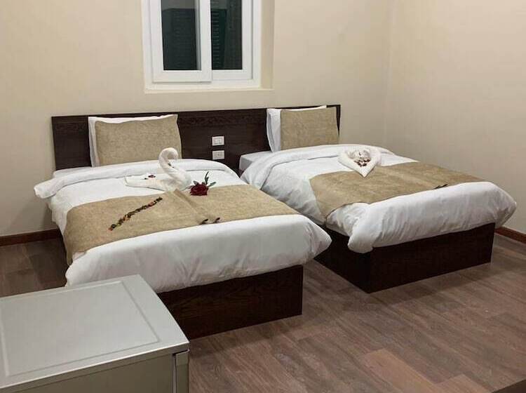 اتاق لوکس, Miramar Talaat Harb Square