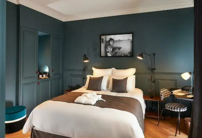Standart Oda, Victoria
