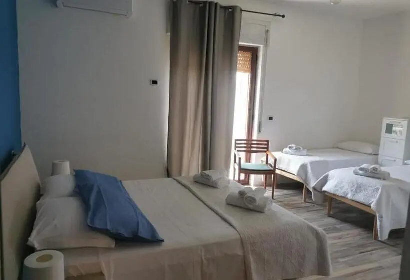 Standard Neljän Hengen Huone Parveke, B&b Crispino