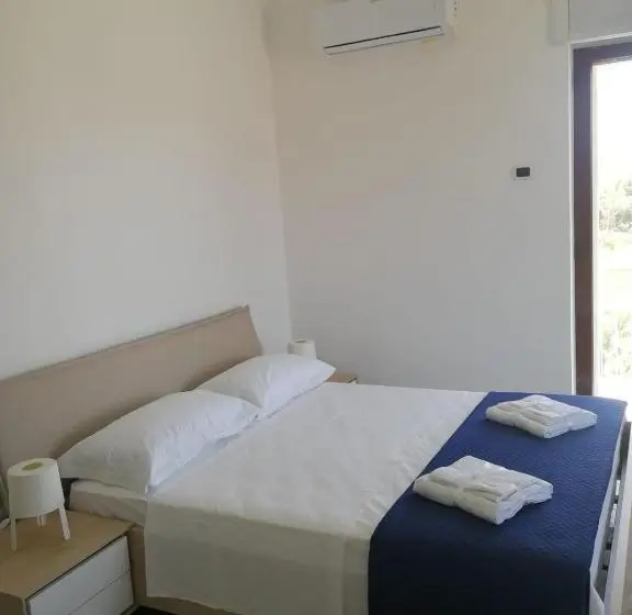 Standard Neljän Hengen Huone Parveke, B&b Crispino