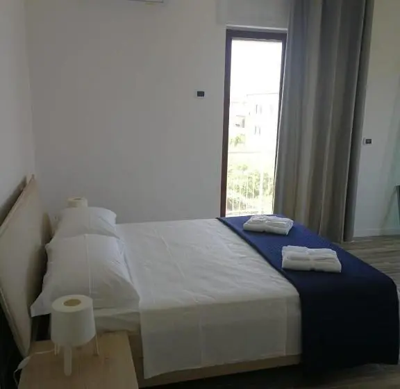 Standard Neljän Hengen Huone Parveke, B&b Crispino
