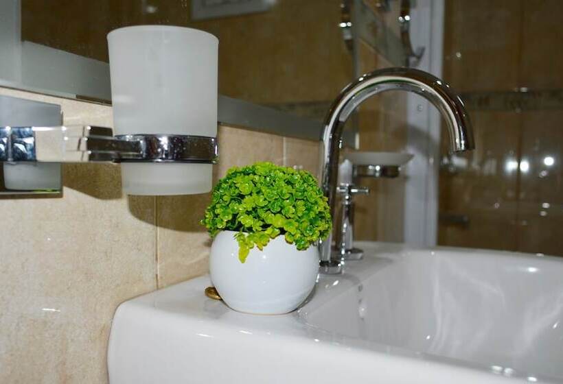 Superior Kamer, Laguna Elena