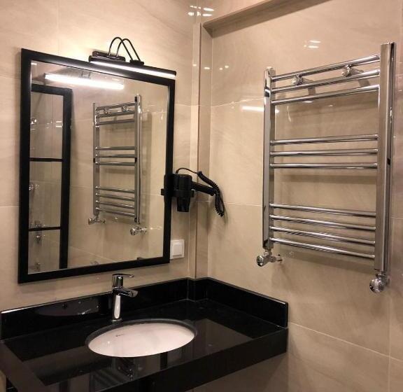 标准间带游泳池, Victoria Hotel And Lounge