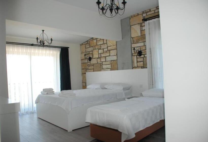 اتاق استاندارد با چشم‌انداز استخر, Victoria Hotel And Lounge