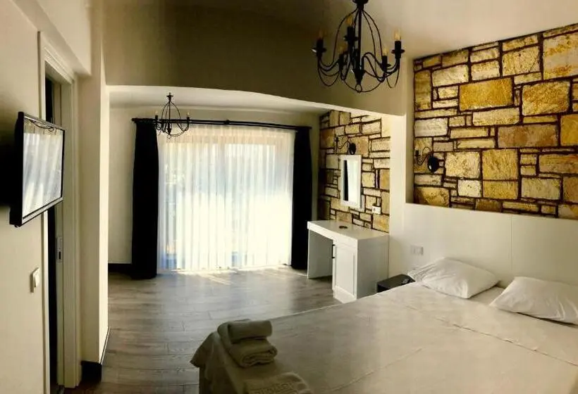 デラックストリプルルーム, Victoria Hotel And Lounge
