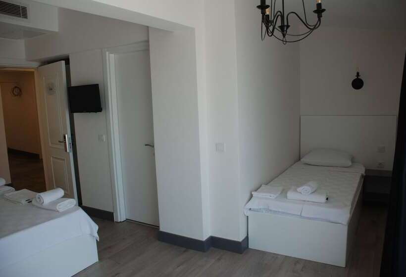 豪华三人间, Victoria Hotel And Lounge