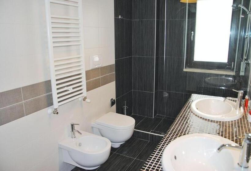 غرفة قياسية ثلاثية, B&b Angelina