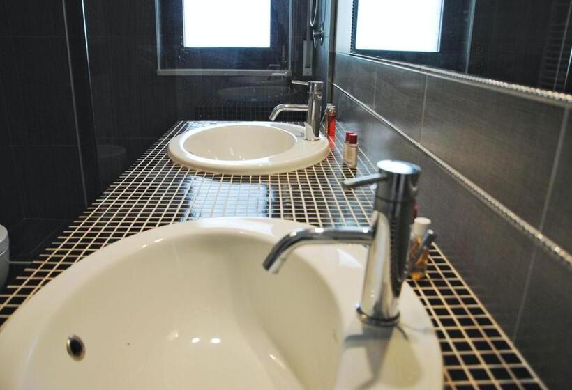 غرفة قياسية ثلاثية, B&b Angelina