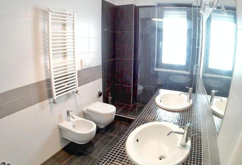 غرفة قياسية ثلاثية, B&b Angelina