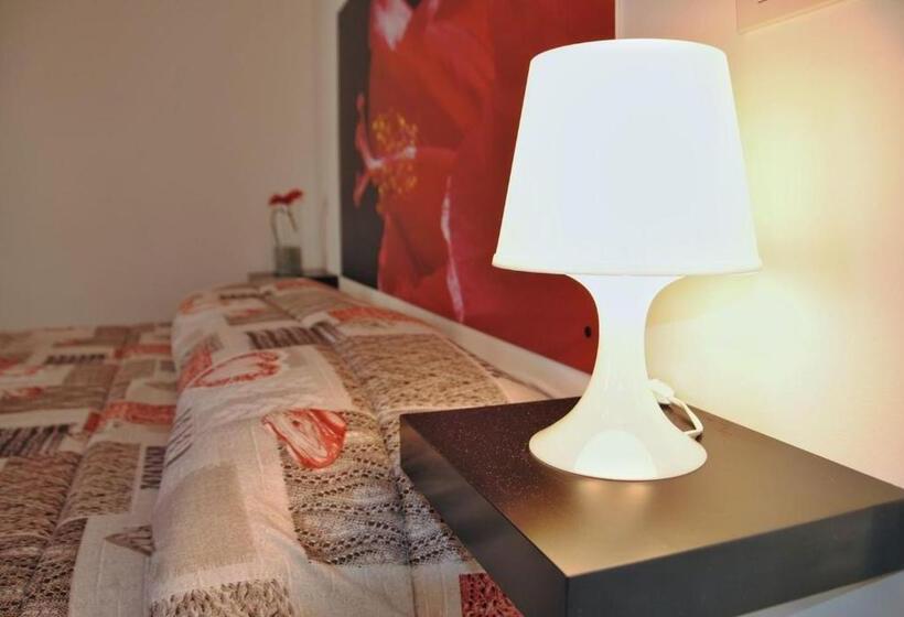 إستديو قياسى مزود بشرفة, B&b Angelina