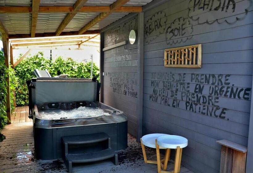 Номер Стандарт Внутренний, La Chambre Du Puits Avec 2 Jacuzzis , Sauna Et Hammam Privatif