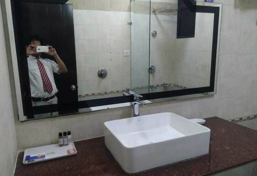 חדר דלוקס, Rudra Continental Rudrapur