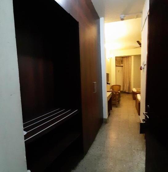 اتاق لوکس, Saramati