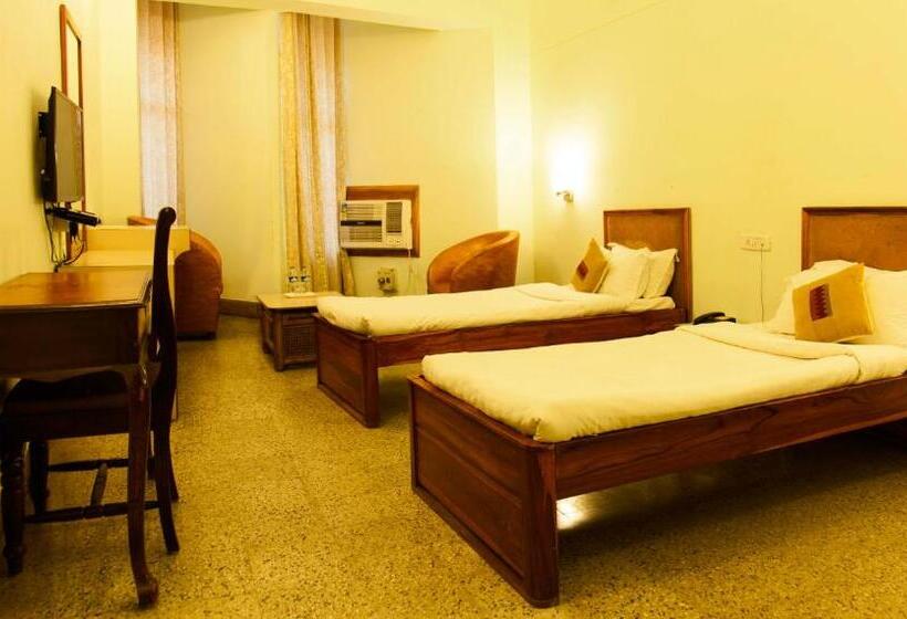 اتاق لوکس, Saramati