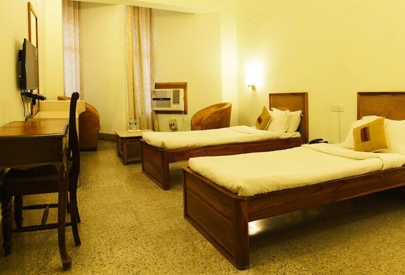 اتاق لوکس, Saramati