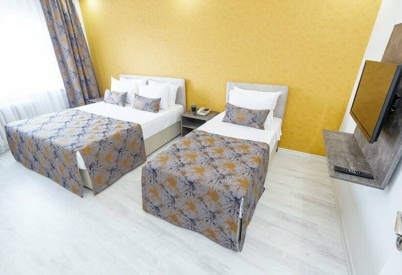 חדר משפחתי, The Breeze