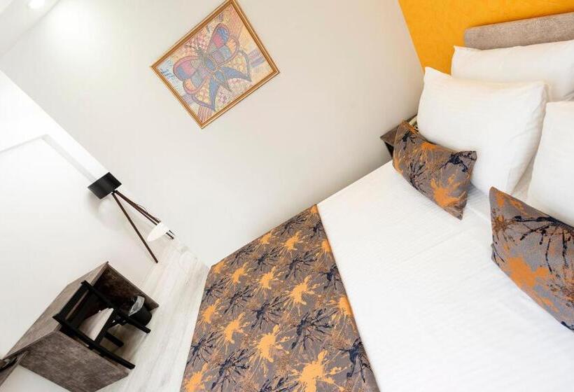 חדר סטנדרט, The Breeze