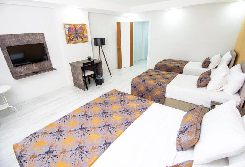 חדר משפחתי, The Breeze