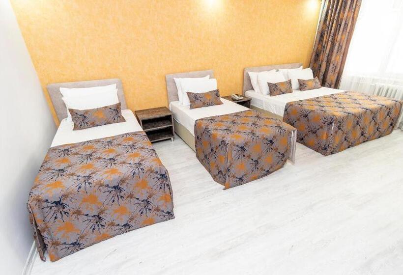 חדר משפחתי, The Breeze