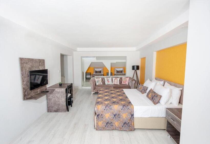 סוויטה עם מרפסת, The Breeze