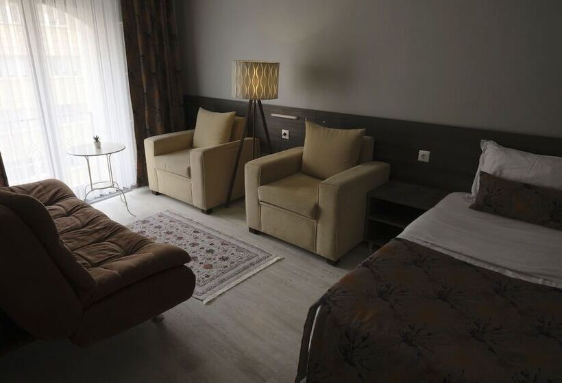 חדר משפחתי, The Breeze