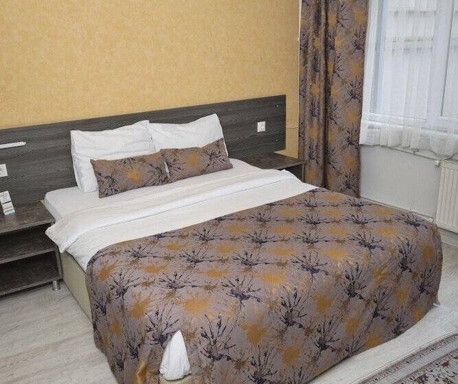 חדר אקונומי, The Breeze