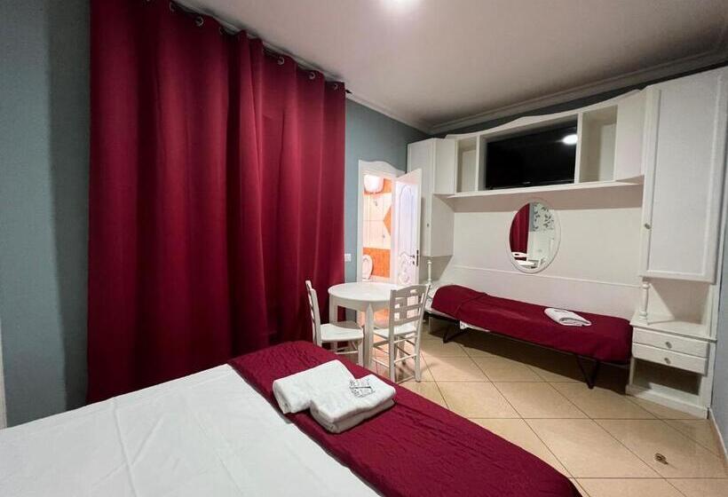 חדר סטנדרט לשלושה, Tiffany