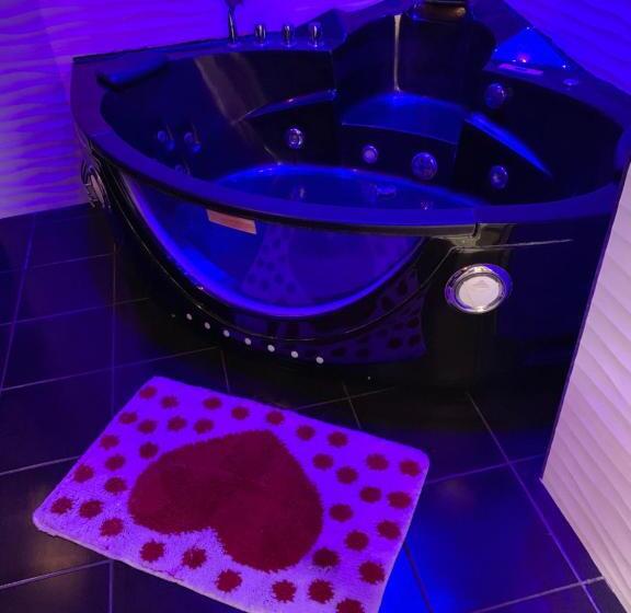 סוויטת ג'וניור, Tiffany