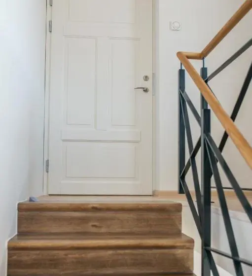 اتاق لوکس, Kaksteist Apartments
