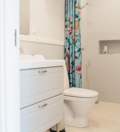 اتاق لوکس, Kaksteist Apartments