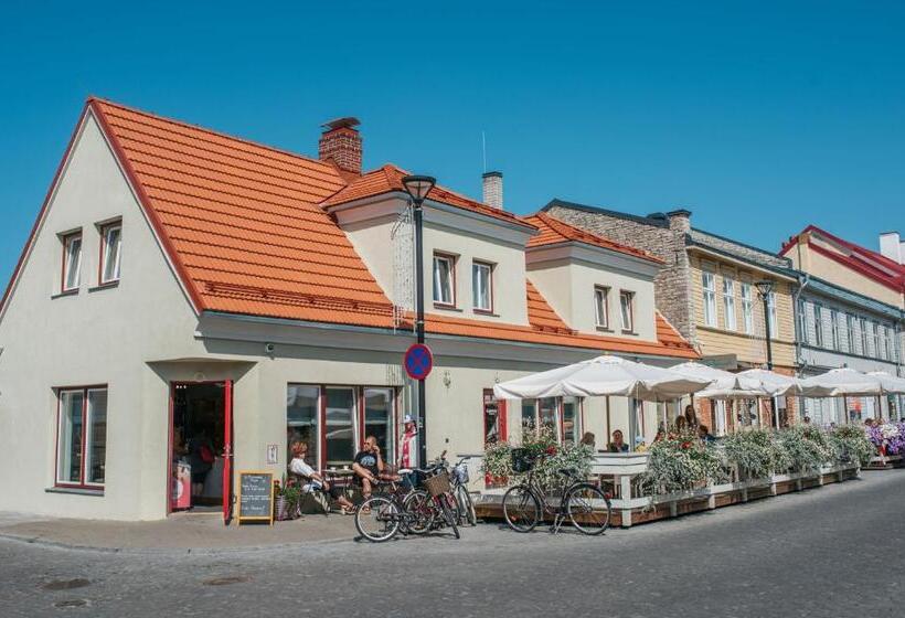 اتاق عادی, Kaksteist Apartments