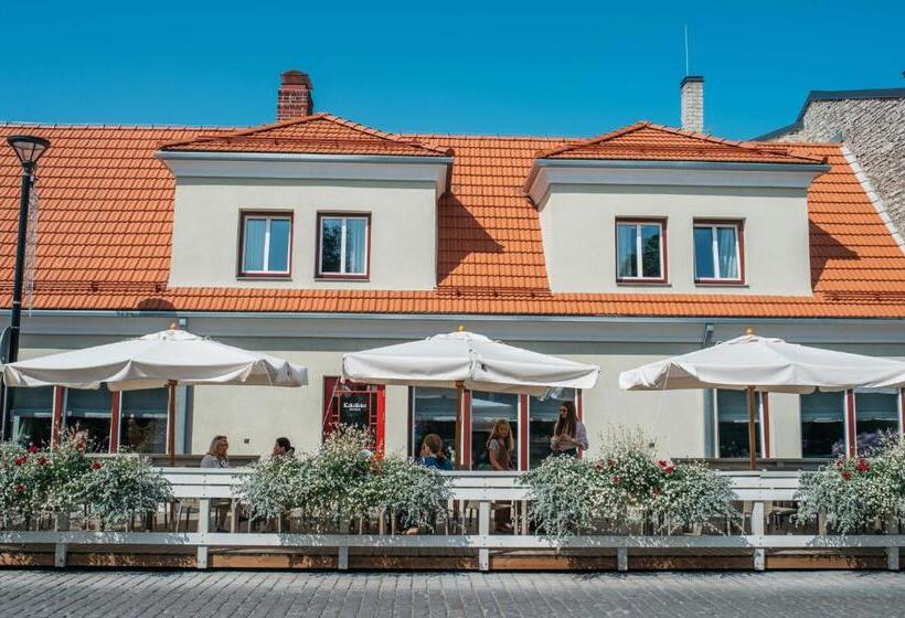 اتاق عادی, Kaksteist Apartments