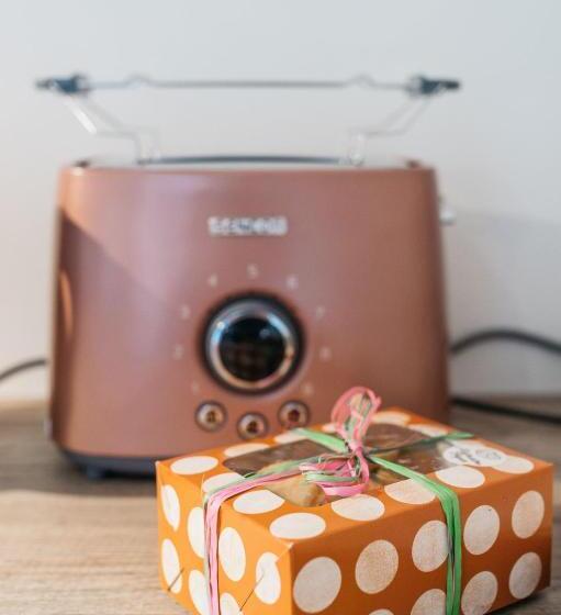 اتاق عادی, Kaksteist Apartments