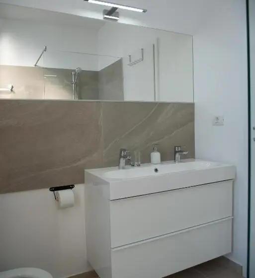 バルコニー付きスタンダードステューディオ, Apartments Steel Residence