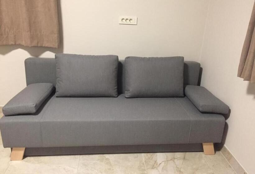 آپارتمان 1 خوابه همکف, Angelo