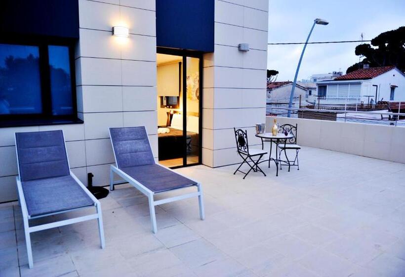 带露台的高档房间, 6 Bis