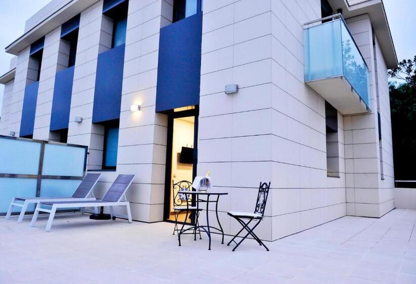 带露台的高档房间, 6 Bis