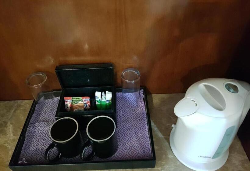 バルコニー付スイート, Lae City