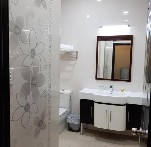 バルコニー付スイート, Lae City