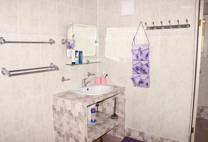 تختخواب در اتاق مشترک, Guest House Jamal