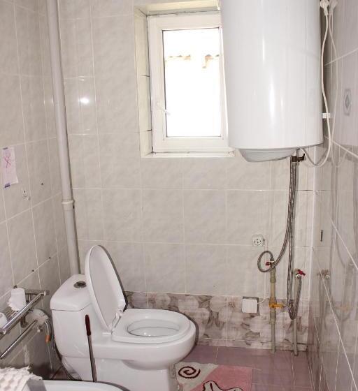 تختخواب در اتاق مشترک, Guest House Jamal