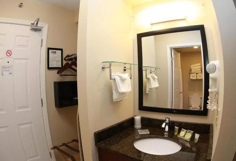 スタンダードルーム, Budget Host Inn & Suites