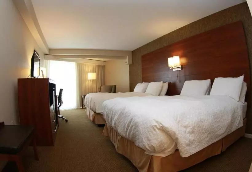 スタンダードルーム, Budget Host Inn & Suites